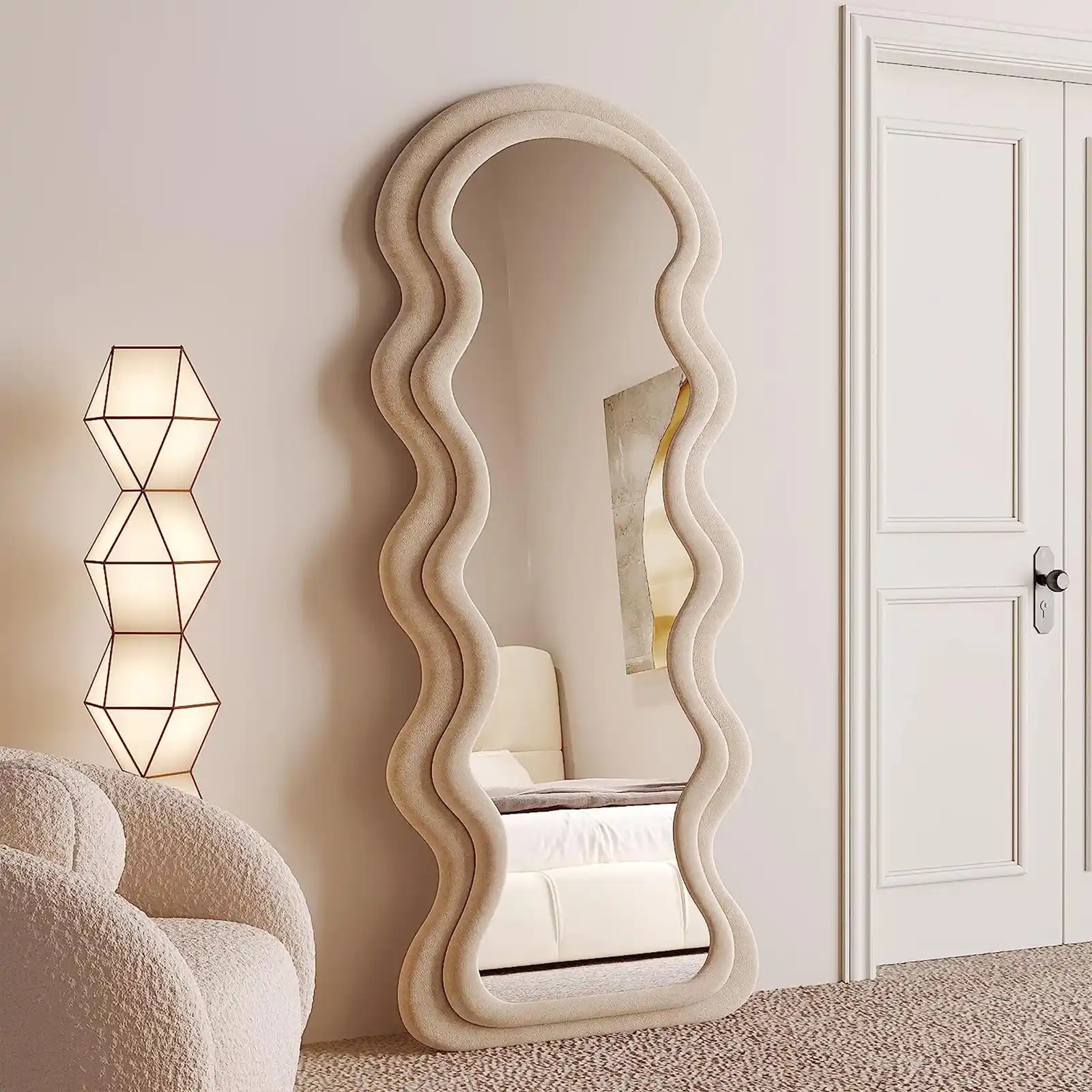 Espejo de longitud completa de 63 x 24 pulgadas, espejo ondulado irregular, espejo de piso con arco ondulado, espejo de pared para colgar o apoyado contra la pared para dormitorio, marco de madera envuelto en franela 