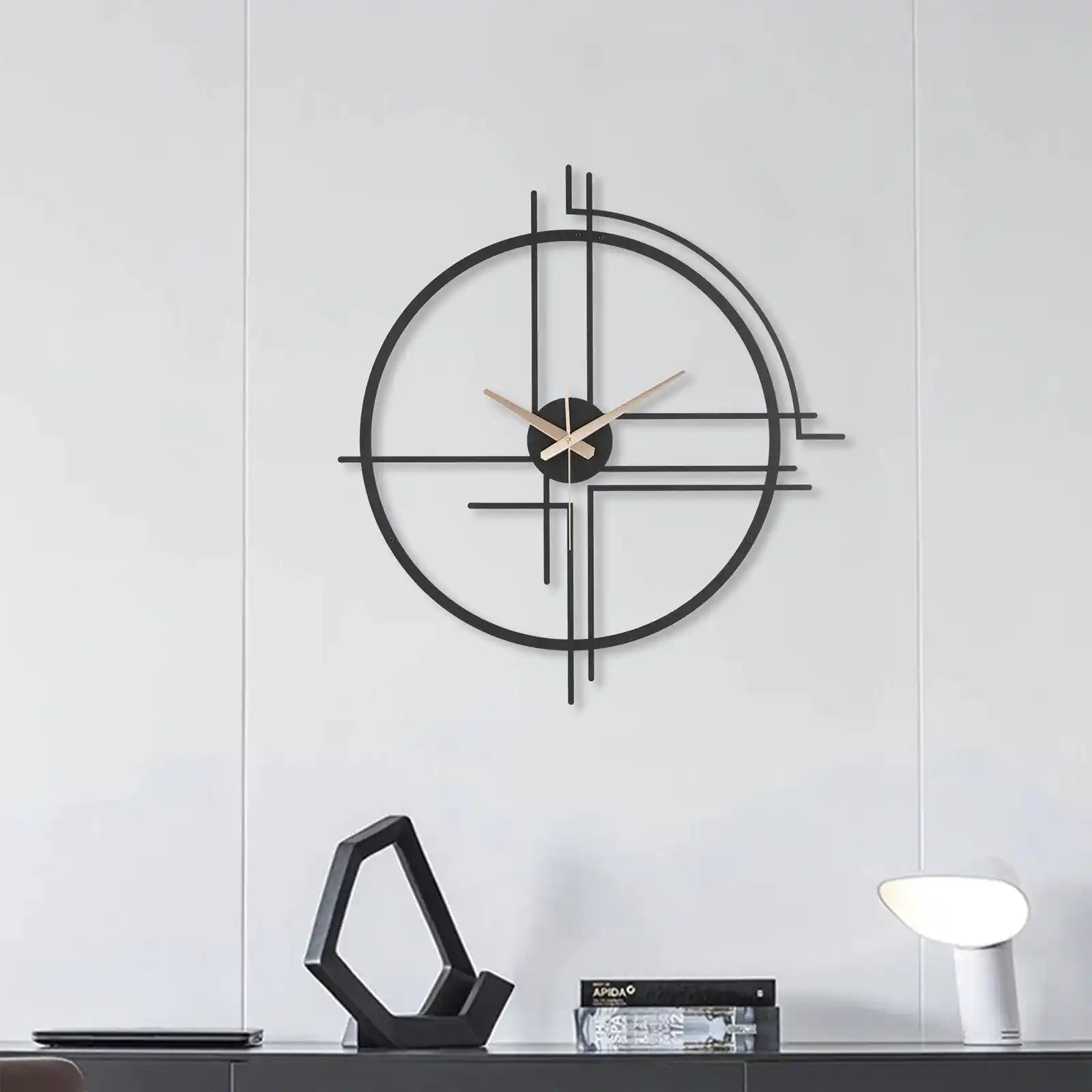 Reloj de pared de metal grande moderno