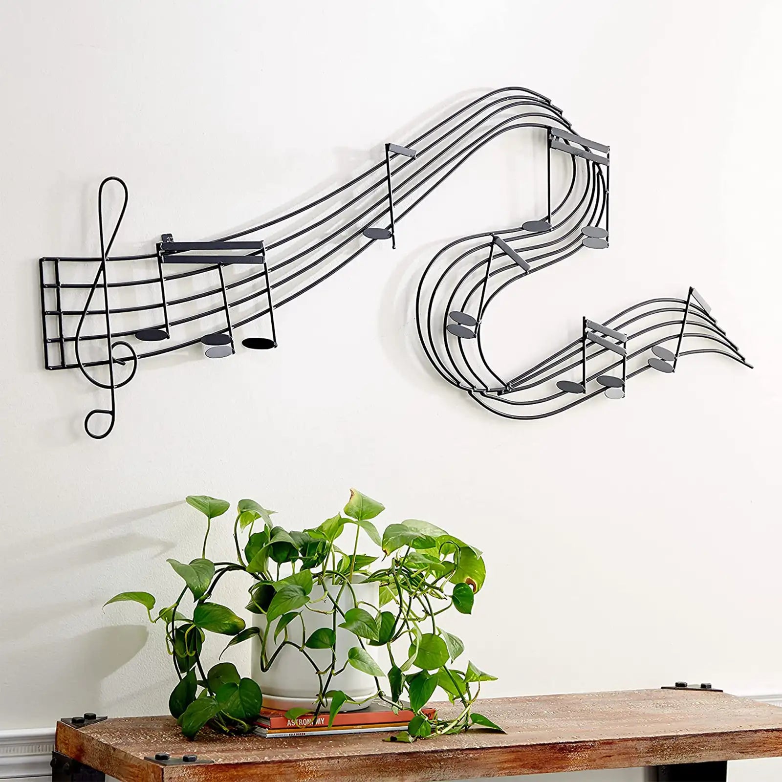 Decoración de pared ondulada con notas musicales de metal, 49" x 1" x 21", negro 