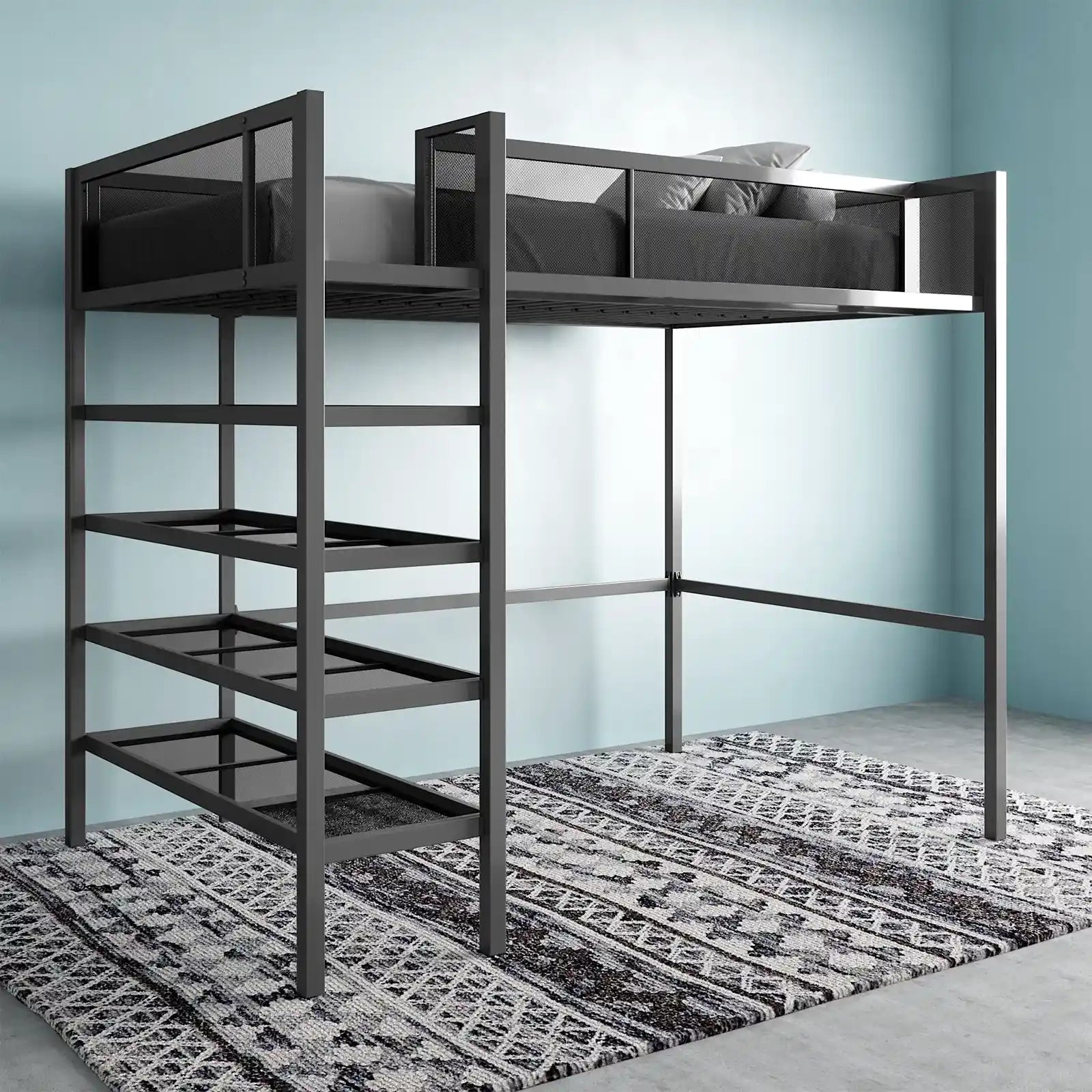 Cama alta con almacenaje de metal y estantería para libros.